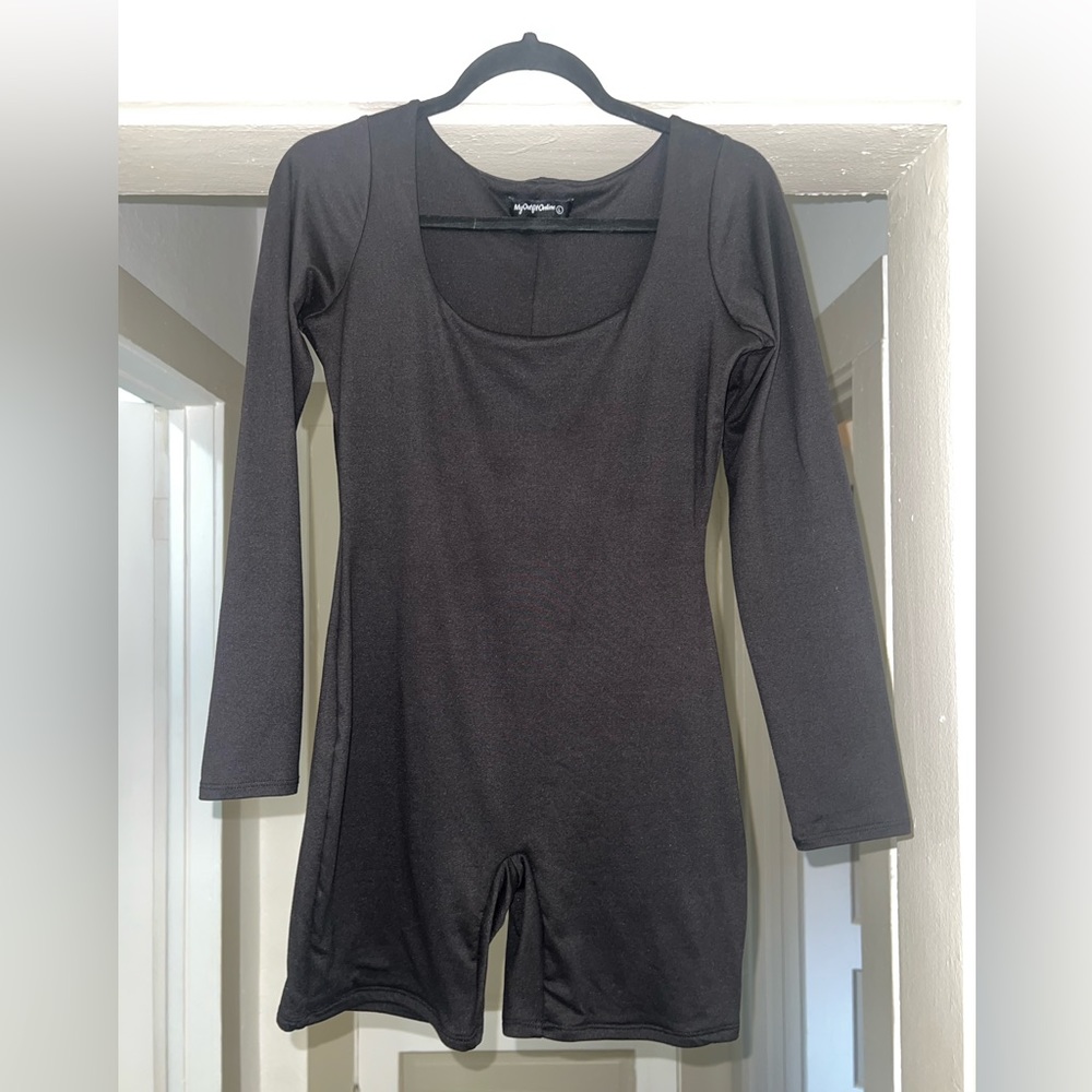 Black long sleeve short romper